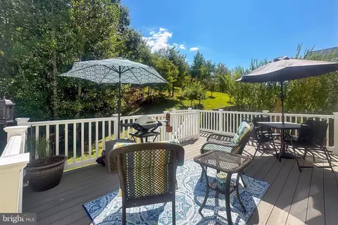 Exterior - 18711 Pier Trail Dr, Triangle, VA 22172 photo 3 of 14