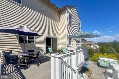 Exterior - 18711 Pier Trail Dr, Triangle, VA 22172 photo 6 of 14
