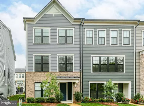 13723 Course View Way, Woodbridge, VA 22191
