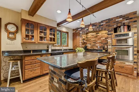 Kitchen - 14376 Breezewood Ct, Gainesville, VA 20155 photo 3 of 5