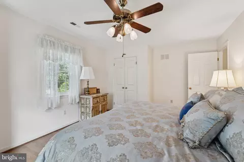 Bedroom - 14376 Breezewood Ct, Gainesville, VA 20155 photo 3 of 8