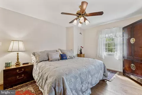 Bedroom - 14376 Breezewood Ct, Gainesville, VA 20155 photo 2 of 8