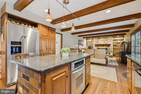 Kitchen - 14376 Breezewood Ct, Gainesville, VA 20155 photo 5 of 5