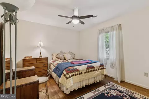 Bedroom - 14376 Breezewood Ct, Gainesville, VA 20155 photo 4 of 8