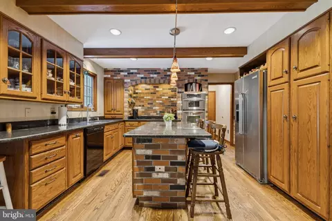 Kitchen - 14376 Breezewood Ct, Gainesville, VA 20155 photo 2 of 5