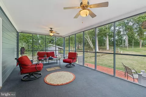 Exterior - 14376 Breezewood Ct, Gainesville, VA 20155 photo 4 of 8