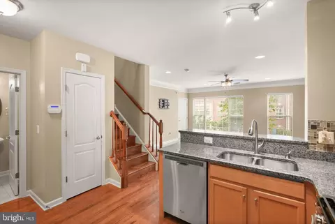 2331 Kew Gardens Dr, Woodbridge, VA 22191