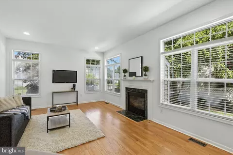 8207 Peggys Ct, Gainesville, VA 20155 photo 10