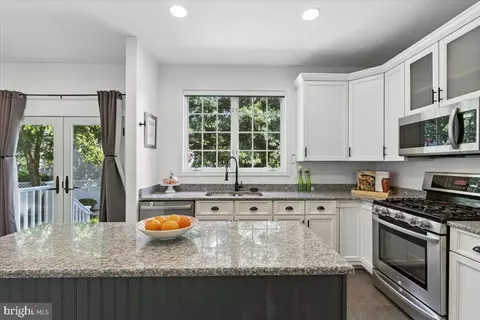 8207 Peggys Ct, Gainesville, VA 20155 photo 6