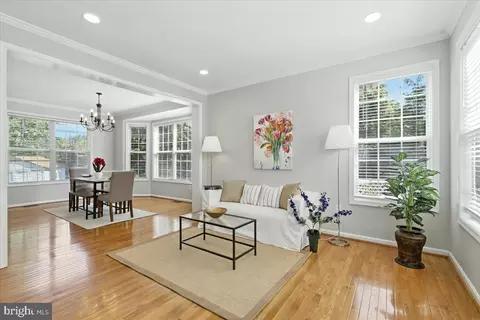 8207 Peggys Ct, Gainesville, VA 20155 photo 3