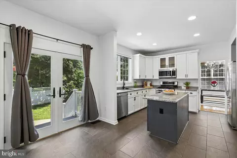 8207 Peggys Ct, Gainesville, VA 20155 photo 9