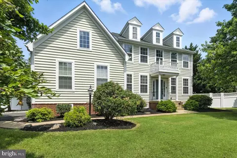 8207 Peggys Ct, Gainesville, VA 20155 photo 2