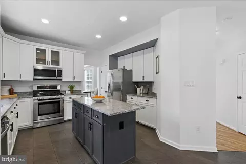 8207 Peggys Ct, Gainesville, VA 20155 photo 8