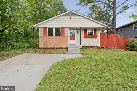 12802 Valleywood Dr, Woodbridge, VA 22192