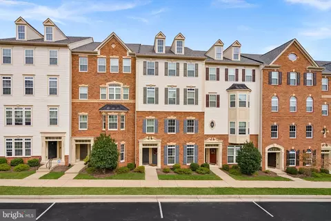 7510 Brunson Cir, Gainesville, VA 20155