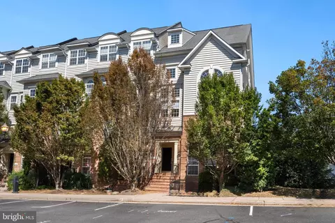 7137 Little Thames Dr, Gainesville, VA 20155