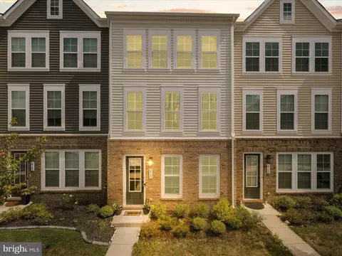 6757 Sirah Ln, Gainesville, VA 20155