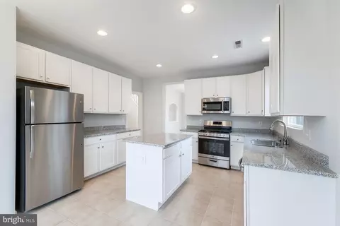 Kitchen - 6868 Saddle Run Way, Gainesville, VA 20155 photo 3 of 3