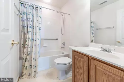 Bath - 6868 Saddle Run Way, Gainesville, VA 20155 photo 4 of 4