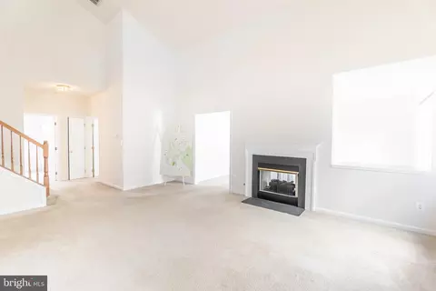 Living - 6868 Saddle Run Way, Gainesville, VA 20155 photo 2 of 7