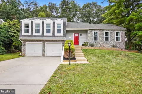 9521 Country Roads Ln, Manassas, VA 20112