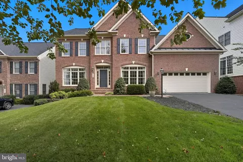 4445 Tuscany Ct, Woodbridge, VA 22192
