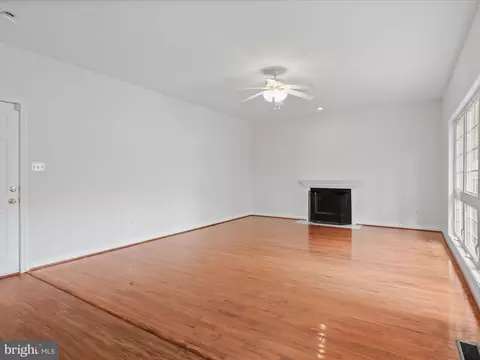 7511 Melton Ct, Gainesville, VA 20155 photo 17