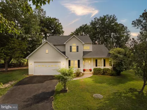 7511 Melton Ct, Gainesville, VA 20155 photo 2