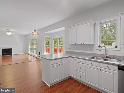 7511 Melton Ct, Gainesville, VA 20155 photo 14