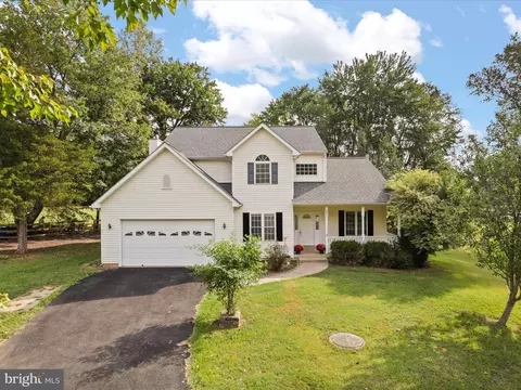 7511 Melton Ct, Gainesville, VA 20155 photo 3
