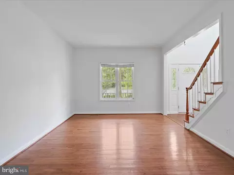 7511 Melton Ct, Gainesville, VA 20155 photo 8