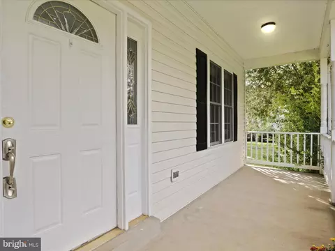 7511 Melton Ct, Gainesville, VA 20155 photo 4