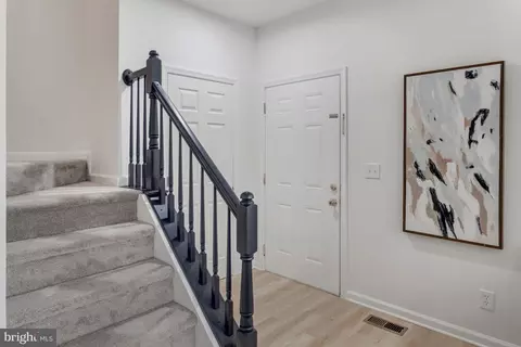 15673 Viewpoint Cir, Dumfries, VA 22025 photo 6
