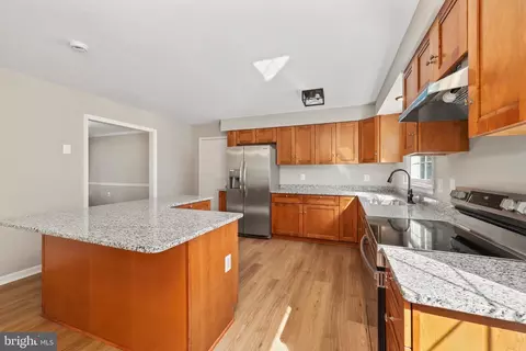 Kitchen - 10413 Labrador Loop, Manassas, VA 20112 photo 2 of 3