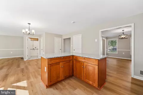 Entry Way - 10413 Labrador Loop, Manassas, VA 20112 photo 3 of 5