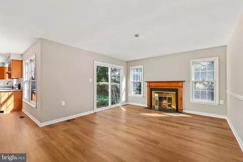 Living - 10413 Labrador Loop, Manassas, VA 20112 photo 1 of 6
