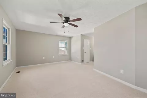 Living - 10413 Labrador Loop, Manassas, VA 20112 photo 6 of 6