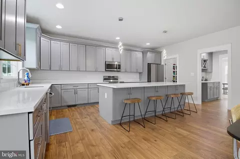 Kitchen - 18518 Old Triangle Rd, Triangle, VA 22172 photo 3 of 4