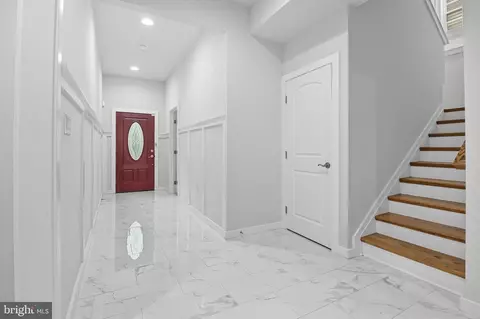 Entry Way - 18518 Old Triangle Rd, Triangle, VA 22172 photo 2 of 9