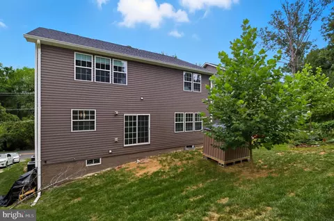 Exterior - 18518 Old Triangle Rd, Triangle, VA 22172 photo 2 of 2