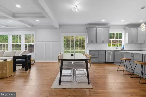 Entry Way - 18518 Old Triangle Rd, Triangle, VA 22172 photo 3 of 9