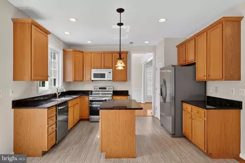 Kitchen - 3189 Tulip Tree Pl, Dumfries, VA 22026 photo 4 of 7