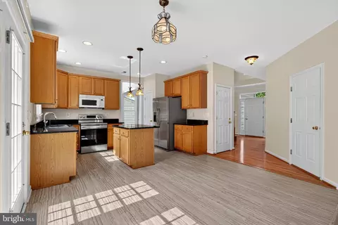 Kitchen - 3189 Tulip Tree Pl, Dumfries, VA 22026 photo 5 of 7