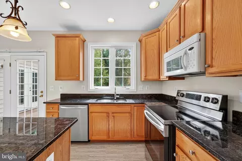 Kitchen - 3189 Tulip Tree Pl, Dumfries, VA 22026 photo 2 of 7
