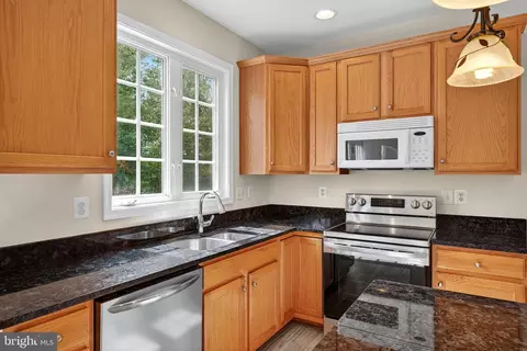 Kitchen - 3189 Tulip Tree Pl, Dumfries, VA 22026 photo 7 of 7