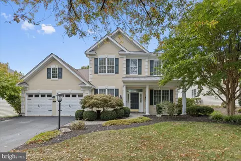 5320 Trevino Dr, Haymarket, VA 20169