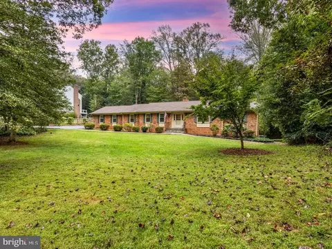 8126 Blandsford Dr, Manassas, VA 20111