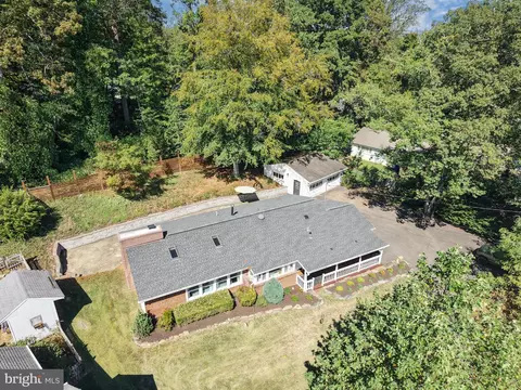 18322 Sharon Rd, Triangle, VA 22172 photo 2