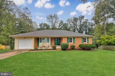 12220 Redwood Ct, Woodbridge, VA 22192