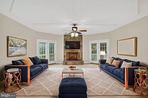 Living - 8178 Snead Loop, Gainesville, VA 20155 photo 5 of 7